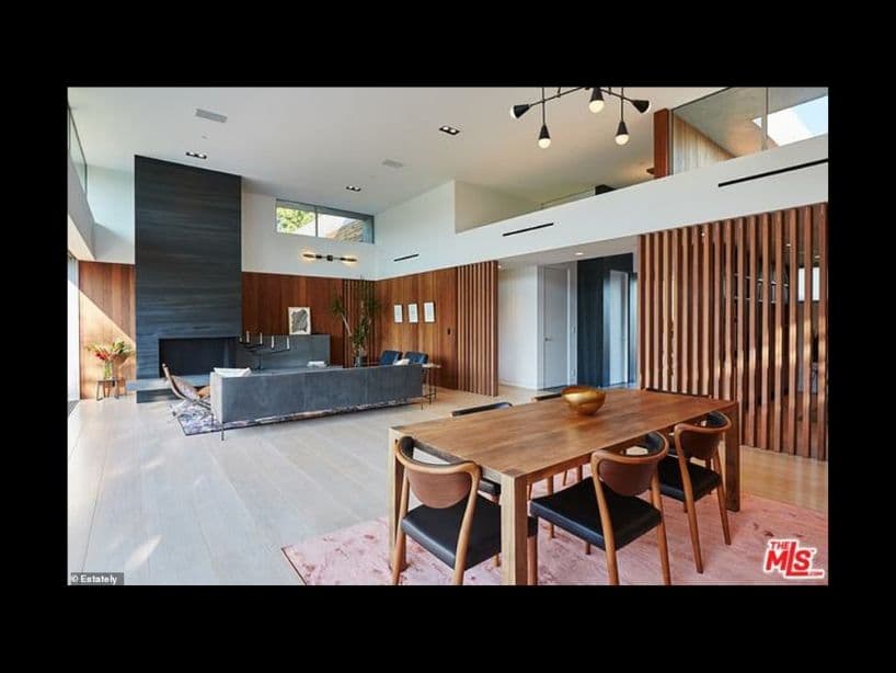 El diseño de la mayoría de las áreas es abierto, con el menor número de muros limitando las habitaciones.