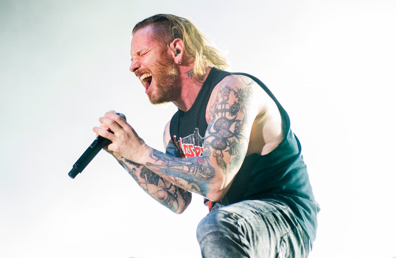BIRMINGHAM, ENGLAND - NOVEMBER 29: Corey Taylor of Stone Sour performing at Arena Birmingham on November 29, 2017 in Birmingham, England. (Photo by Katja Ogrin/Redferns)