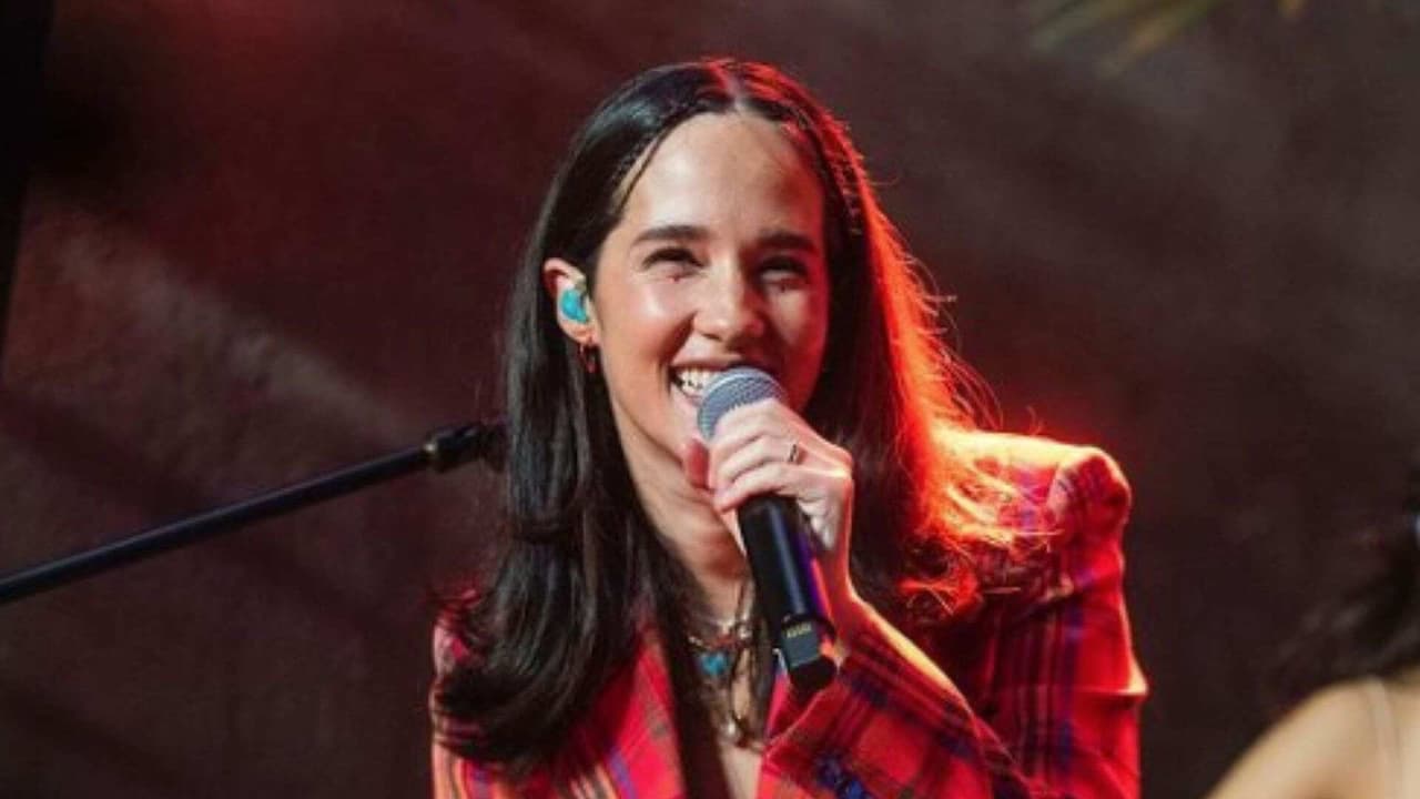 Ximena Sariñana enamora al interpretar ‘Yellow’ de Coldplay