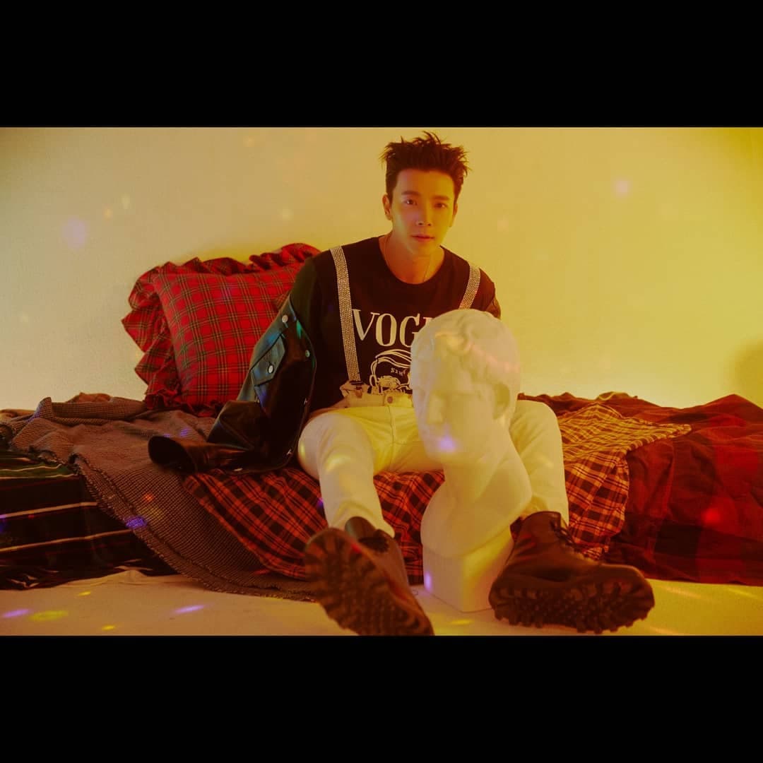 Hangeng y Kibum terminaron su contrato con SM Entertainment; las polémica de Sungmin, por su matrimonio y el conducir bajo efectos de sustancias nocivas de Kangin, les costó el ser dados de baja del grupo.