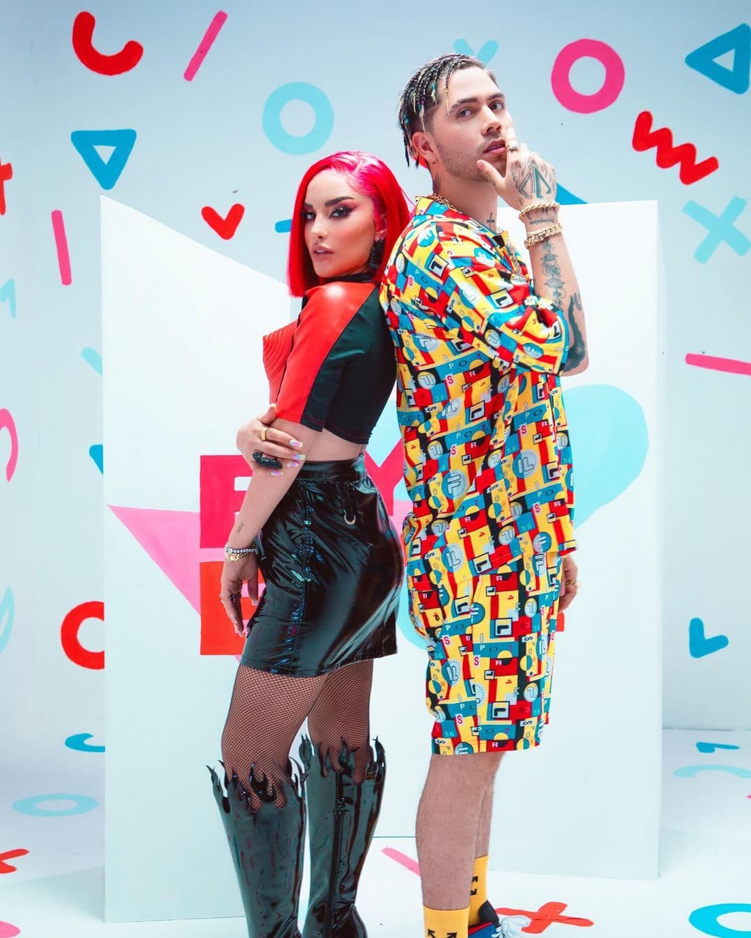 Incluso lanzaron una colaboración musical juntos. La canción se llama "BYE BYE" y su llegada desató nuevas especulaciones, esta vez, sobre si la pareja realmente se había separado o si todo se trató de una estrategia publicitaria. 
<br>
<br>Muchos fans los acusaron de haber mentido; algunos incluso señalaron que el video musical se había grabado poco después de su separación, por lo que tenían bastante tiempo de haber solucionado sus problemas.