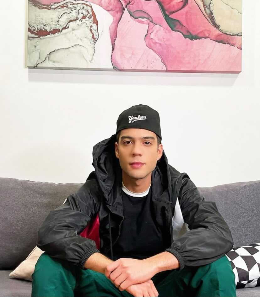 Jerónimo Cantillo es un actor colombiano, conocido por su papel de Kaleth Morales en la telenovela ‘Los Morales’ y ha sido nominado para dos premios TVyNovelas. El joven de 26 años también está listo para robarse los corazones de todos.
<br>