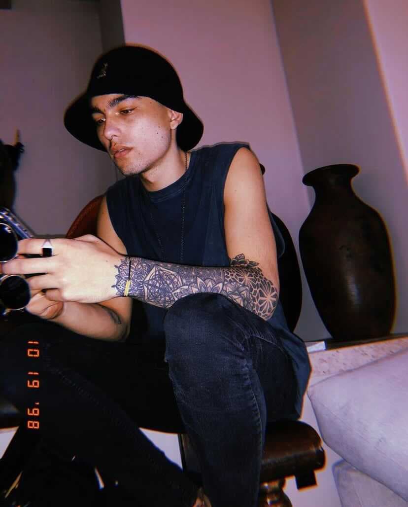 Sergio Mayer Mori, hijo de Bárbara Mori y Sergio Mayer, será una de las personalidades más esperadas, pues el joven de 23 años, quien ha participado en producciones como 'Un padre no tan padre' y 'Mujeres infieles 4', se ha robado el corazón de muchos jóvenes por su apariencia, que sin duda heredó de su guapa madre.
<br>