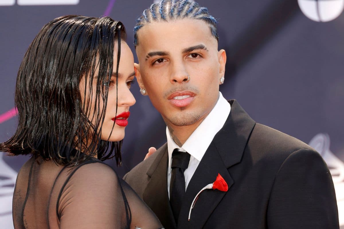 Rosalía y Rauw Alejandro posan en la alfombra roja