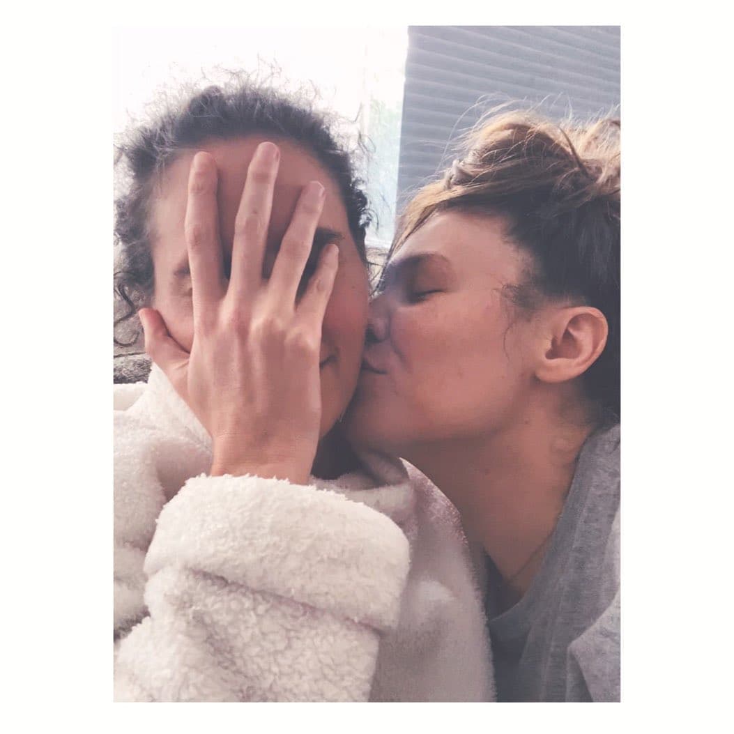 A Joy le encanta escribirle palabras de amor y tiernos mensajes a su esposa, en más de una ocasión nos ha dejado ver el inmenso amor que siente por ella, a través de sus publicaciones en redes sociales.