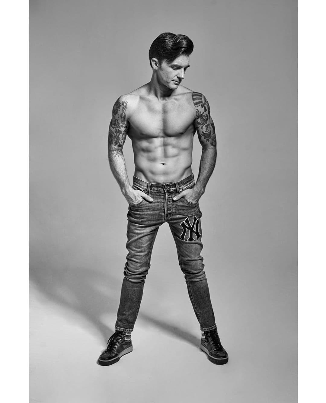 Su salto a la fama internacional como músico y actor se dio cuando en el 2004 estrenó la serie Drake & Josh, misma que protagonizaba y en la que recurrentemente mostraba sus habilidades para tocar la guitarra y cantar.