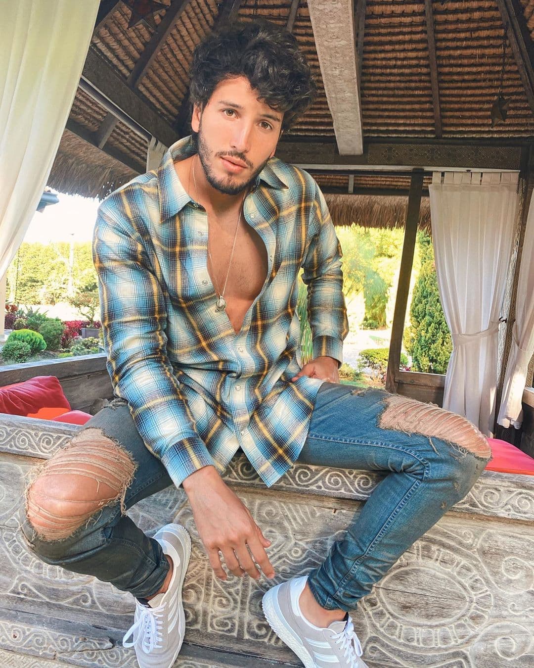 Lo más reciente que Yatra ha lanzado es "No Bailes Sola", junto a Danna Paola.