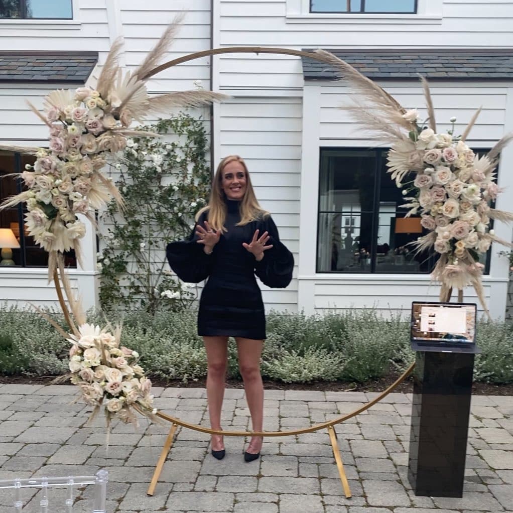 La intérprete de “Rolling in the Deep” reapareció el martes 5 de mayo, día en el que cumplió 32 años publicando una fotografía en la que deja ver su transformación.
<br>