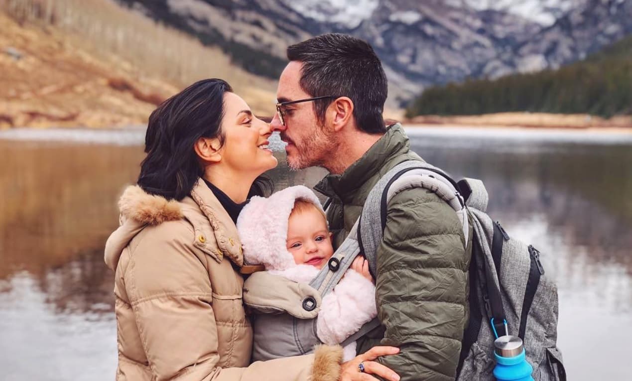 La hija de Aislinn Derbez y Mauricio Ochmann ya gatea, ¡es adorable!