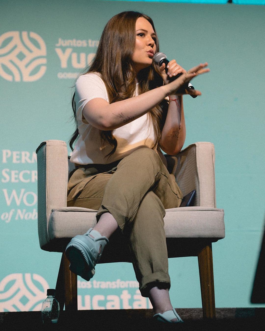 Durante su visita a la 17 Cumbre Mundial de Premios Nobel de la Paz en Mérida, Yucatán, Joy Huerta exigió, con argumentos constitucionales, que se aprobarán derechos para la comunidad LGBT+, días después de que el gobierno estatal rechazara una propuesta de matrimonio igualitario.