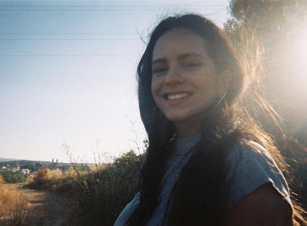 Lo que sí se nota a simple vista, es que las poses son muy similares, lo que hace que se parezcan todavía más. ¿Qué opinan ustedes?