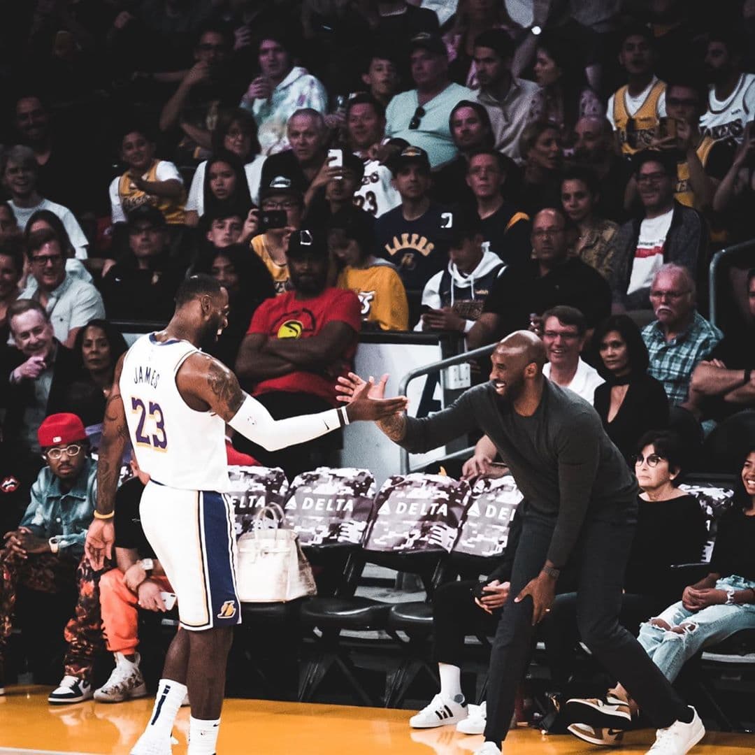 Tras la muerte del legandario basquetbolista de los Lakers, Kobe Bryant, LeBron James publicó una serie de fotografías de él y une emotivo mensaje de despedida.Esta publicación obtuvo, hasta el momento, 15 millones 497 mil likes.