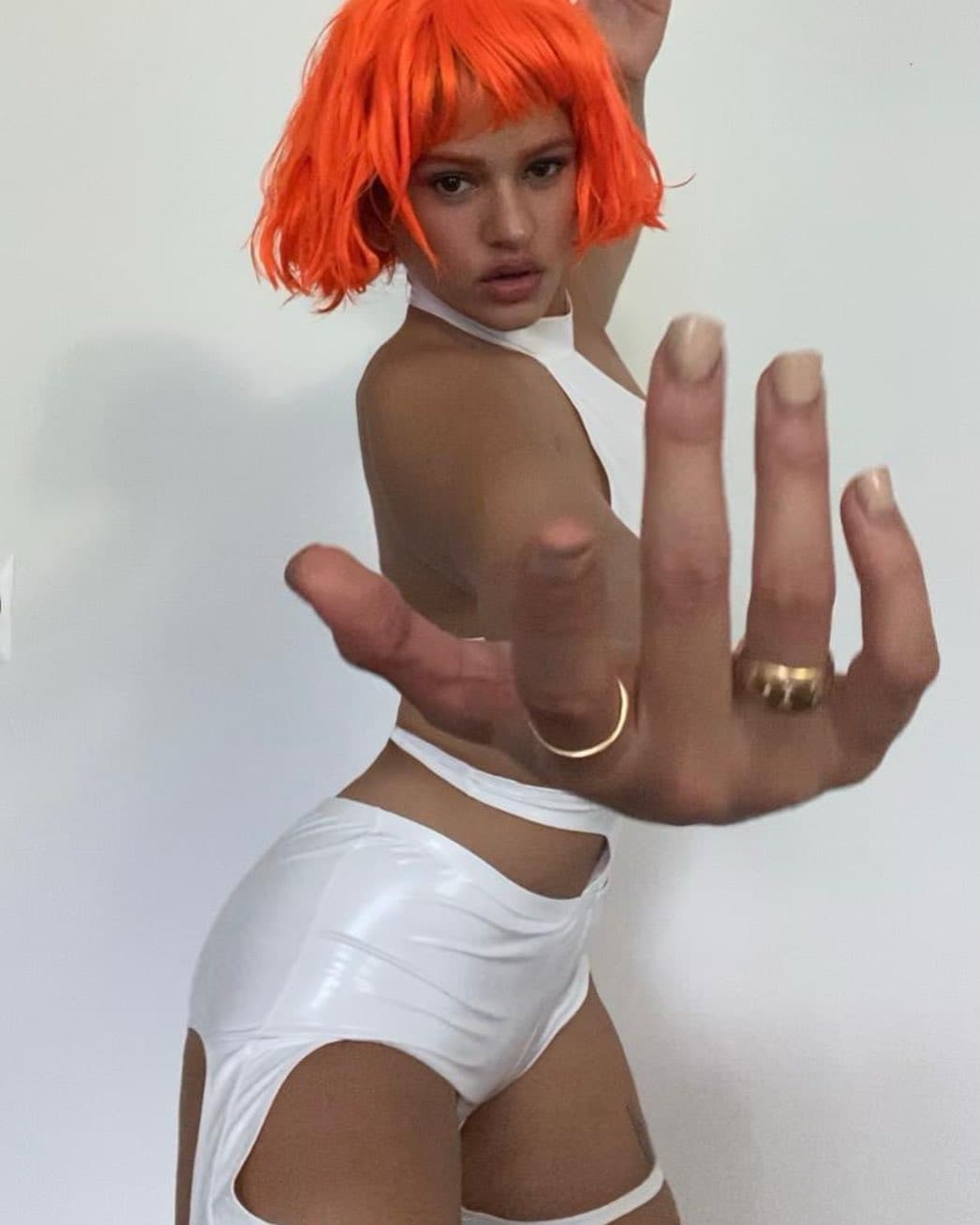 Rosalía como Leeloo de la película, "El Quinto Elemento".