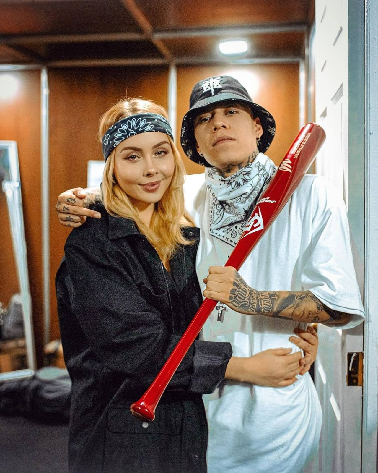 Santa Fe Klan y Maya Nazor.