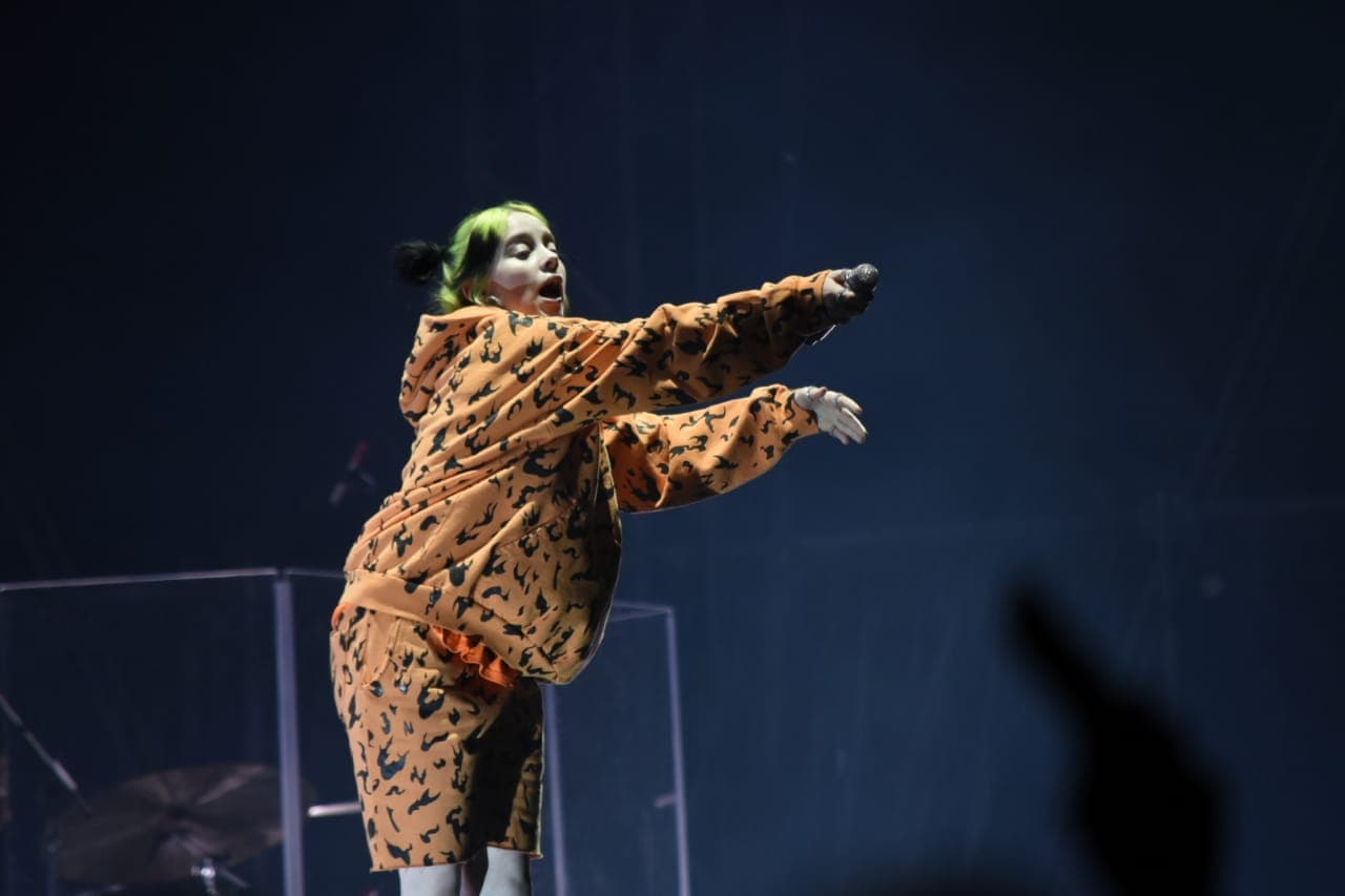 Precisamente este evento se convirtió en la primera vez que la cantante interpretó "everything i wanted" en vivo.