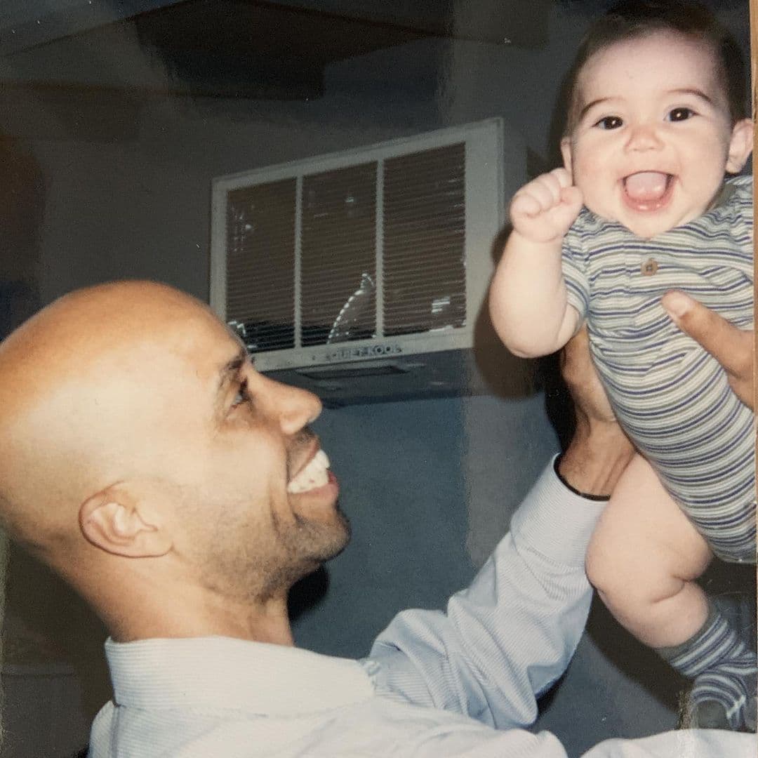 En su cuenta de Instagram, el padre de Cameron Boyce, Victor Boyce, los fans que extrañan al artista pueden ver algunas fotos de su niñez y otros puntos de su vida.