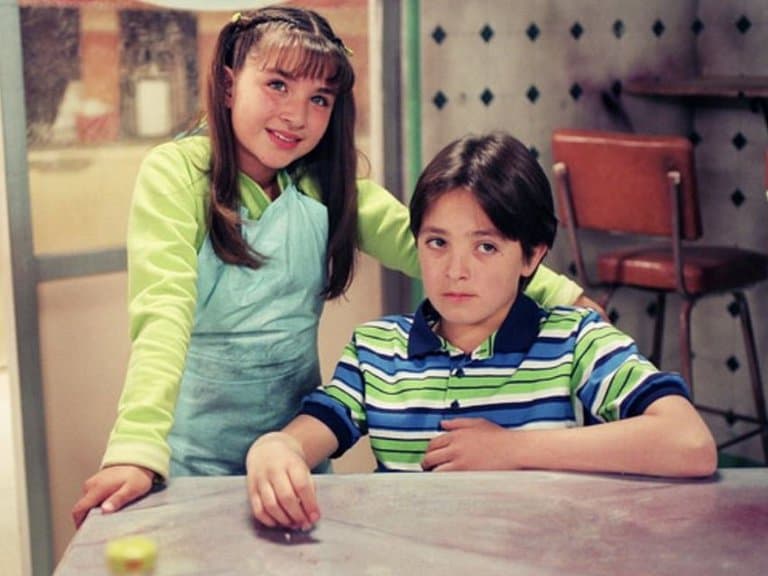 Ese mismo año, el actor se unió al elenco de la telenovela infantil “El Diario de Daniela”, junto a Daniela Luján. Este proyecto fue en el que enamoró a todo una generación por su personaje de “Martín”, el noviecito de la protagonista.
<br>