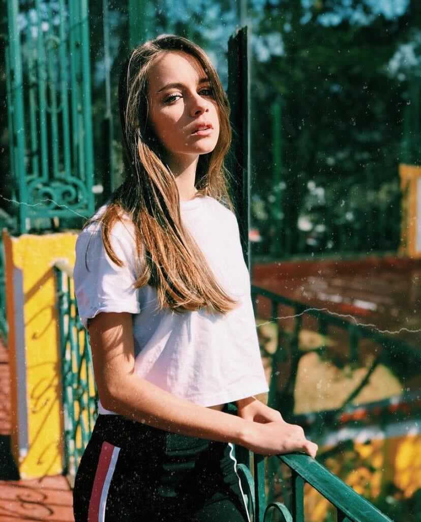 Azul Guaita, actriz que conocimos por la telenovela ‘Mi marido tiene familia’ será una de las estrellas que participarán también en la serie. La actriz, a su corta edad, 19 años, se ha ganado gran popularidad en el medio, pues ya ha estado en dos melodramas de Televisa, como fue en ‘Soltero con hijas’ protagonizada por Gabriel Soto.