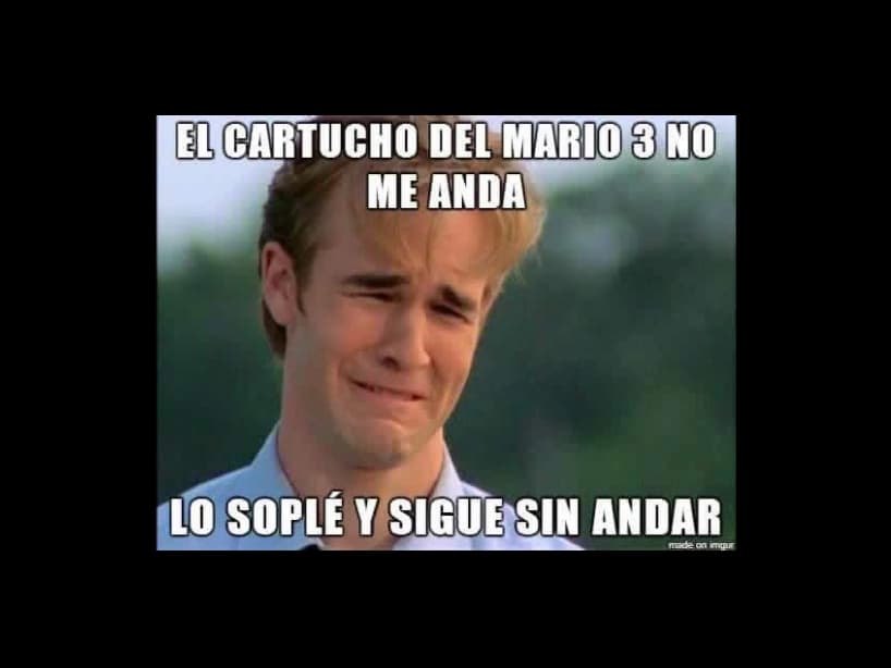 Lo videojuegos eran unos cartuchos que a veces no funcionaban, para "repararlos" había que soplarles y a veces darles un lenguetazo para quitarle el polvo.