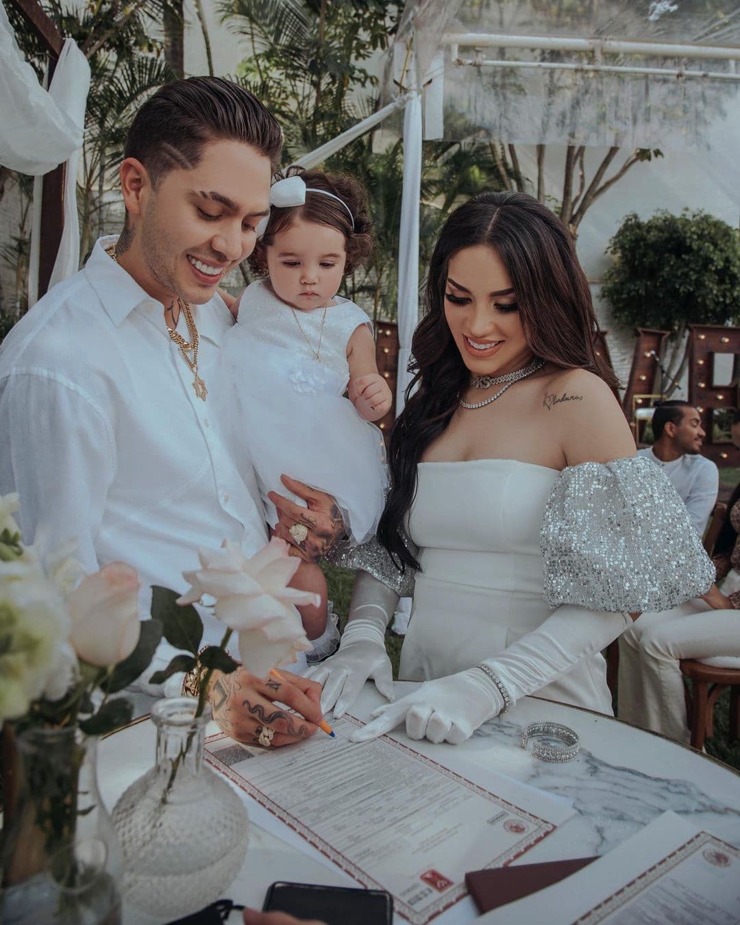 A pesar de que los influencers se encuentran muy felices por esta nueva etapa, hay quienes no dejaron de criticar el enlace, ya que hay usuarios de redes sociales que aseguran que su separación habría sido fingida.
<br>