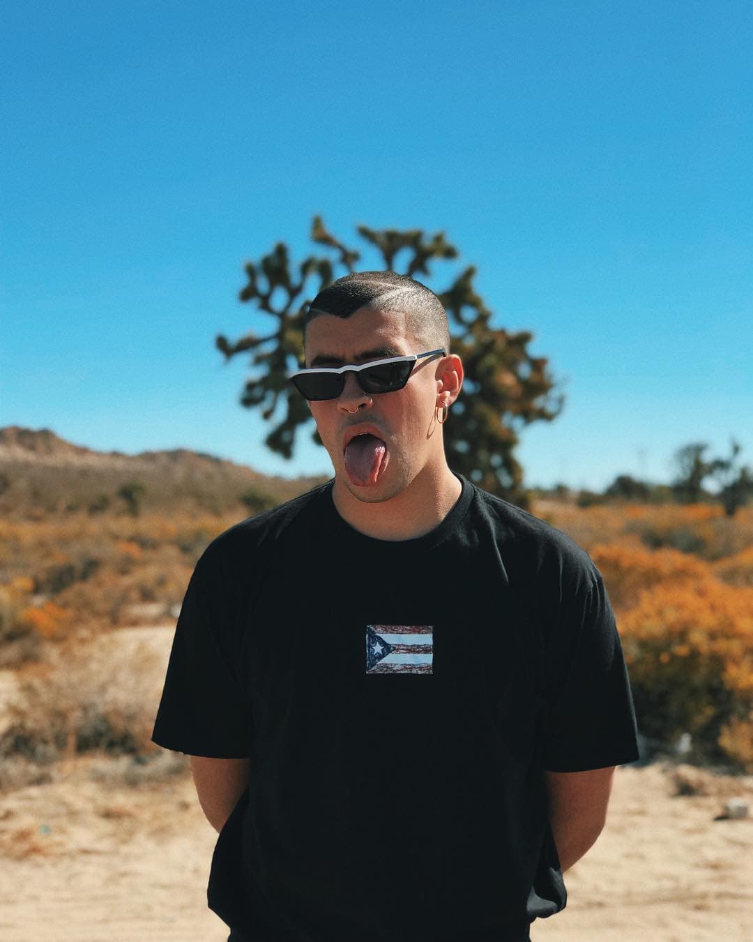 Hasta luchando por causas sociales enloquece a sus fans.