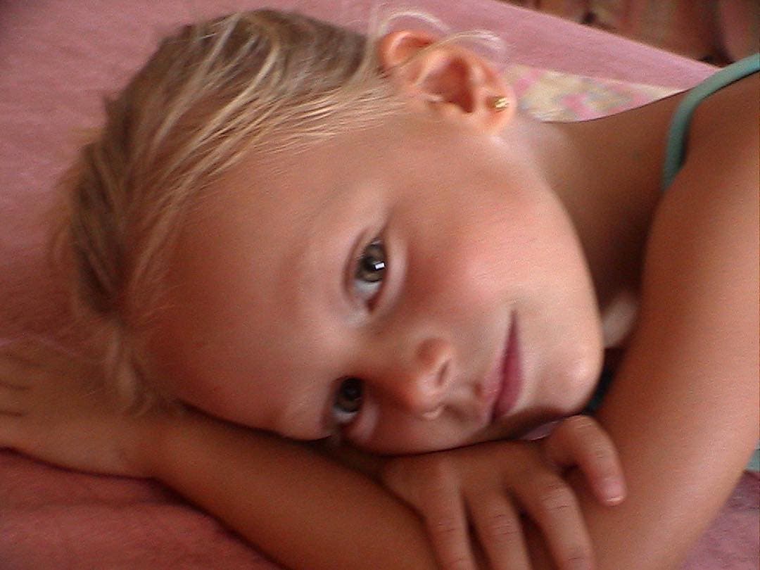 Desde chica, parecía estar destinada a ser una estrella. Sus padres siempre la apoyaron y eso la llevó a tomar cursos de actuación desde que cumplió 16 años.