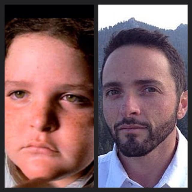 Hoy en día, luce muy diferente a cómo lo recordamos por la película. Se alejó del mundo del espectáculo, estudió medicina y se convirtió en doctor.