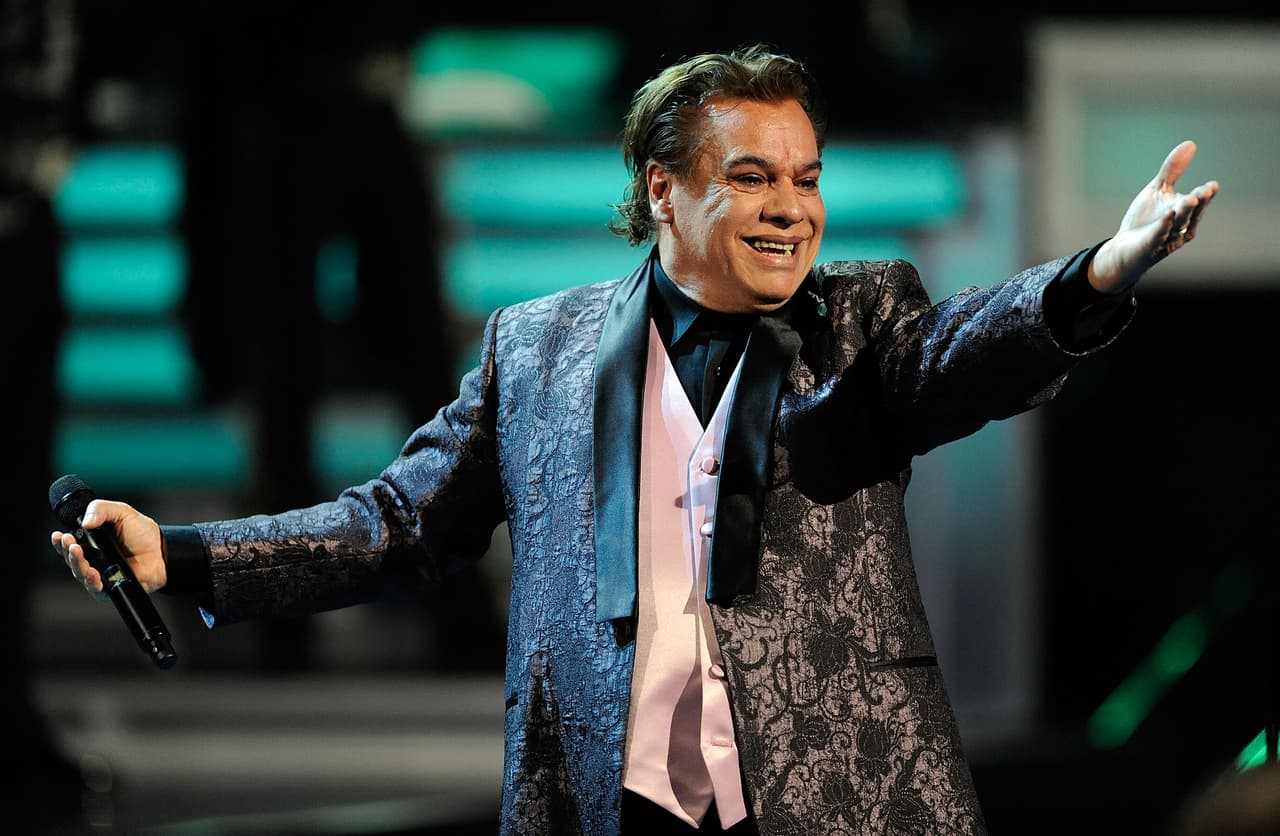 LAS VEGAS - NOVEMBER 05: Singer Juan Gabriel performs onstage during the 10th annual Latin GRAMMY Awards held at Mandalay Bay Events Center on November 5, 2009 in Las Vegas, Nevada. (Photo by Ethan Miller/Getty Images)