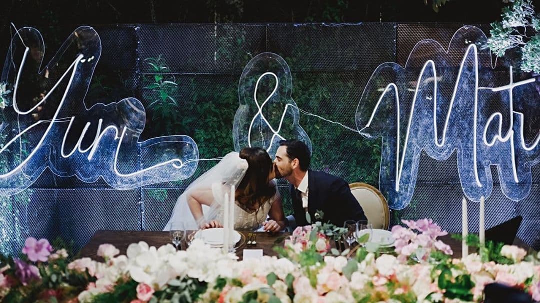 “Los días más felices de mi vida los he vivido con @yomatias.aranda me río a carcajadas con él, duermo muy tranquila con él... y seguramente moriré con una sonrisa si es a su lado”, escribió la cantante en una de las publicaciones de las fotos de su enlace.