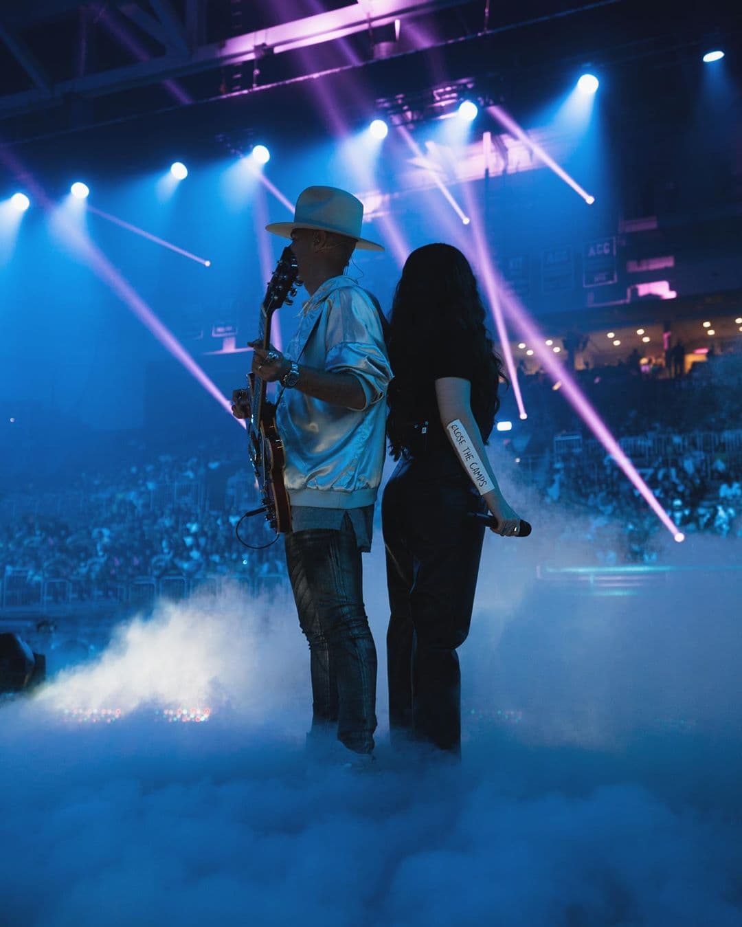 En los Premios Juventud 2019, junto a su hermano, fue reconocida como Agente de Cambio por su apoyo a las organizaciones que luchan por el cuidado del medio ambiente (NRDC), la defensa de los de los animales (PETA y Animal Héroes) y los derechos de los inmigrantes en los Estados Unidos (UnidosUS).