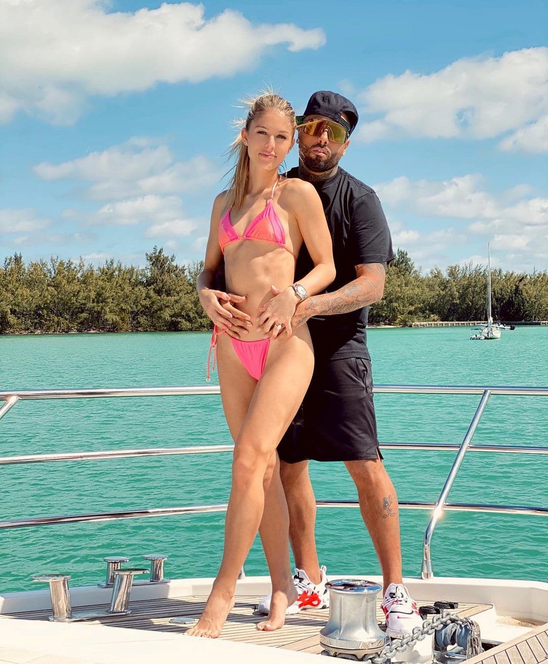 Luego de su divorcio con la colombiana, Angélica Cruz, el cantante encontró el amor en la modelo Cydney Moreau.