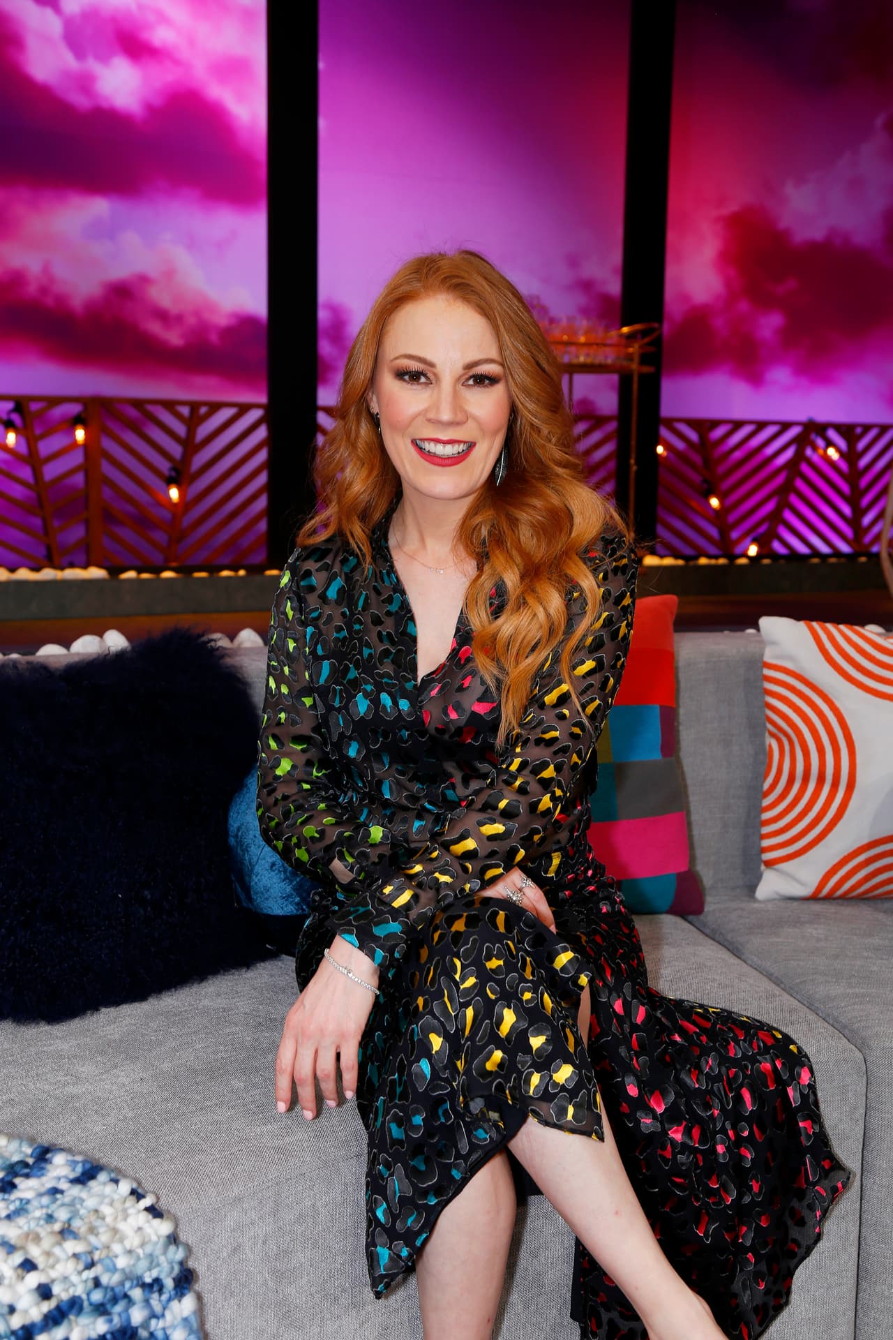 Mientras toda una generación creció con la música de Daniela Magún en Kabah, hoy en día conocerla desde un plano alejado de los escenarios es todo un agasajo. Su gusto por la moda y el diseño la convierte en la Neta que mejores consejos regala cuando se trata de estilo, sin embargo, su personalidad tierna y amorosa la vuelve entrañable para el programa.