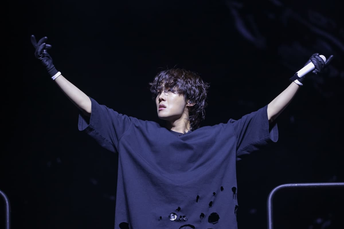 J-Hope durante un concierto