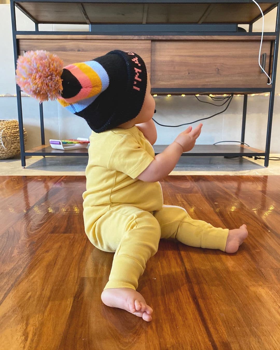 La cantante ha sido muy cuidadosa de no mostrar su rostro al público, para respetar la privacidad de la pequeña. Sin embargo, los gestos, la ropita y esas manos son suficientes para causar ternura.