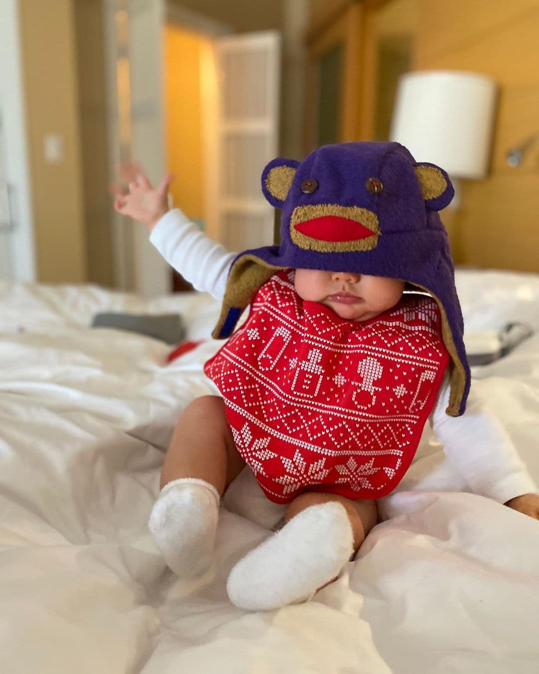 Para celebrar el cambio de año, decidió pasarlo junto a su hija, Noah, a la cual presumió en sus redes sociales por lo tierna que se veía con la vestimenta característica de las fiestas decembrinas.