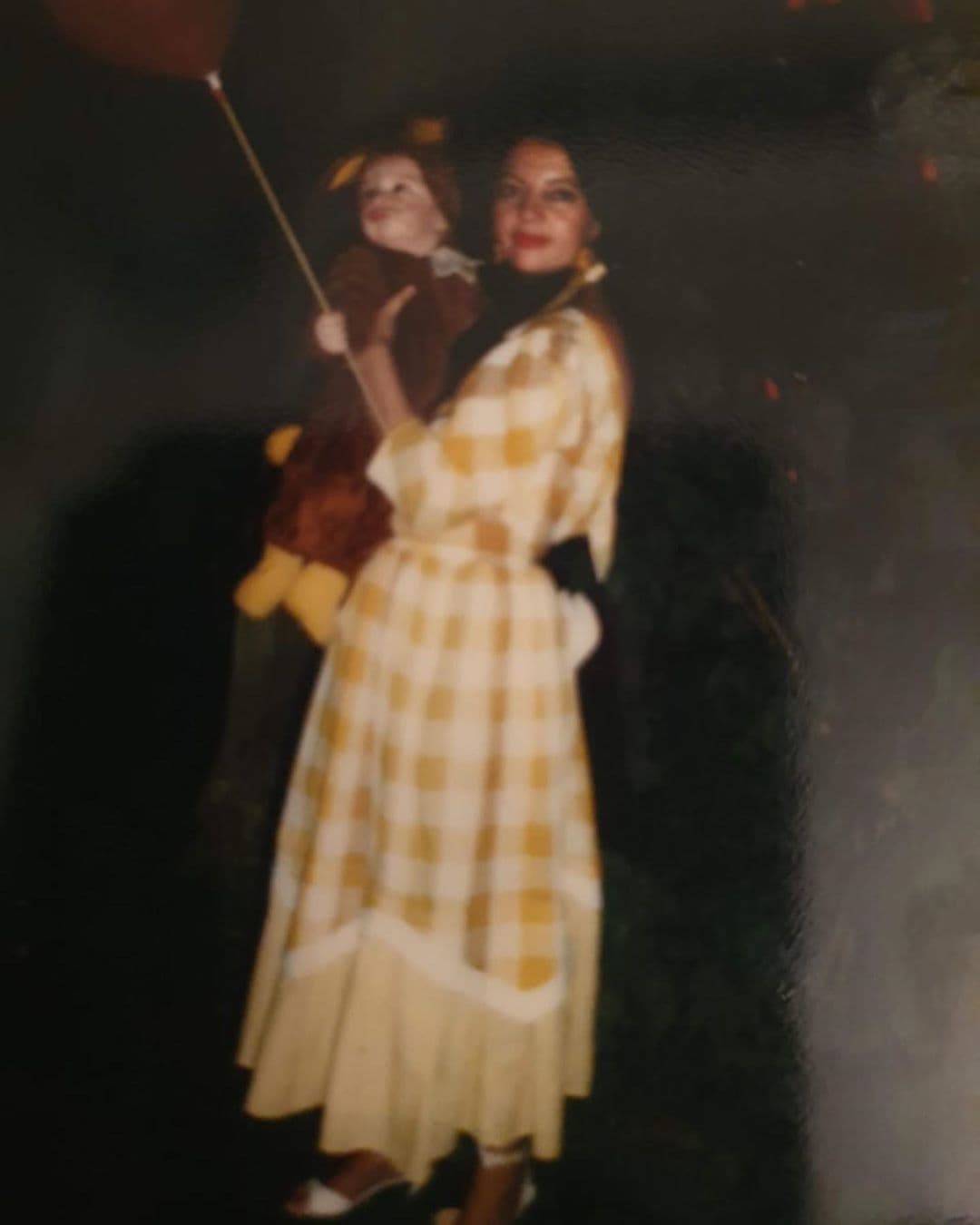 J Balvin y su madre.