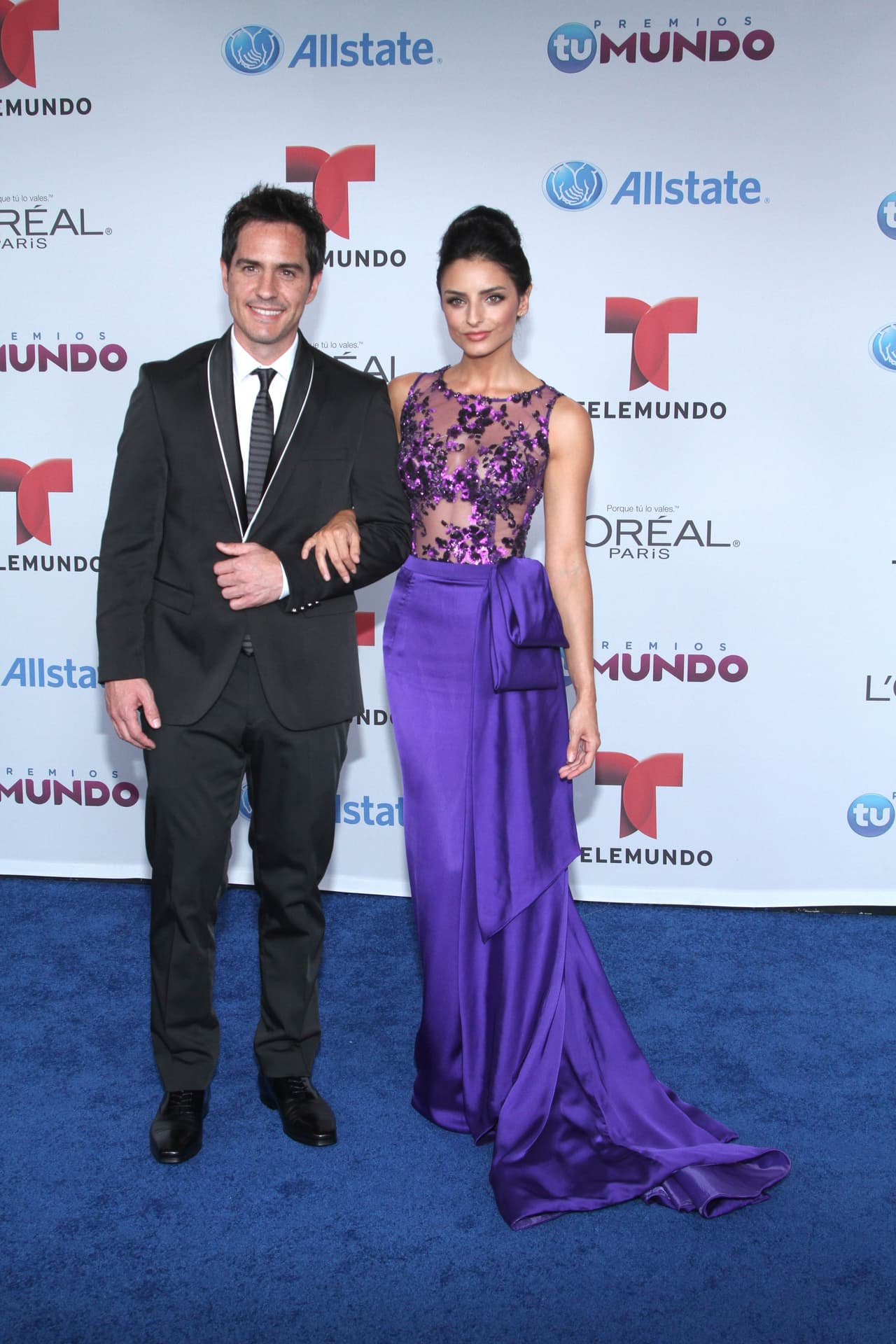 Como cuando se atrevió a lucir un atuendo morado con bordados en esta gama de color.