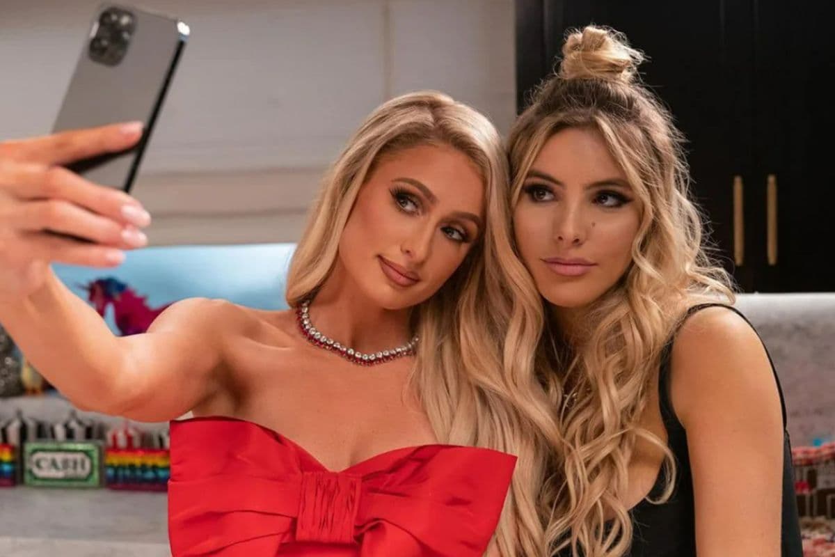 Paris Hilton y Lele Pons se toman una selfie juntas