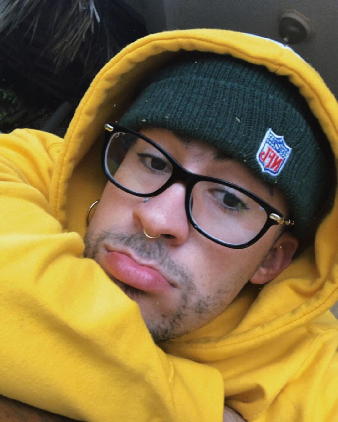 No importa si está aburrido en casa, Benito es buenísimo para seleccionar las selfies perfectas para emocionar a sus fans.