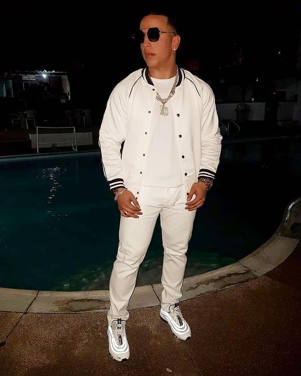 En redes sociales lo llaman “El Daddy Yankee Dominicano” .