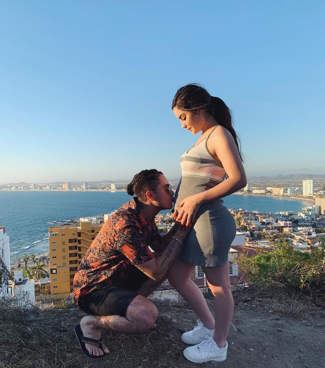 La pareja inició su relación en el 2012 y, tras años de noviazgo, Kimberly se embarazó de JD, y dio a luz a una bebé a inicios del 2020, la cual llamarían Kima Sofía.