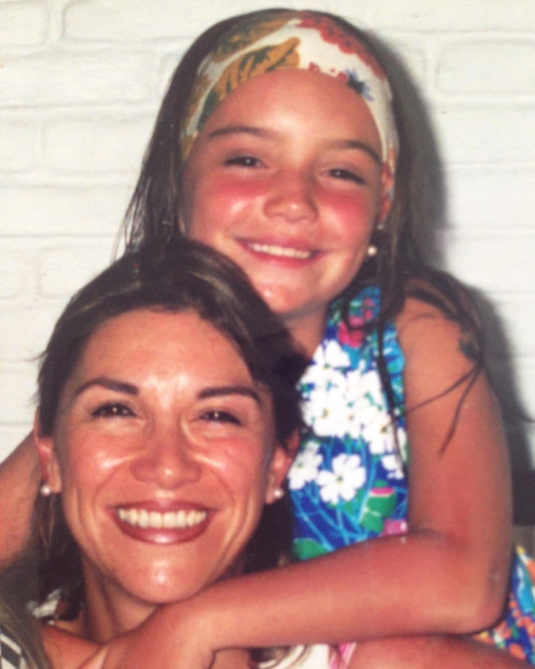 Nació el 25 de julio de 1990 en la Ciudad de México, gracias a la unión de Roberto Blandón y Regina Marrón.