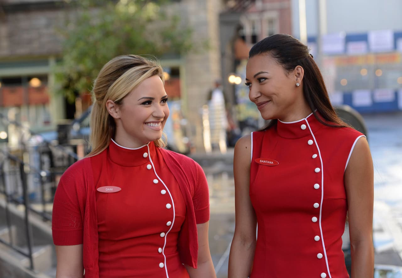 GLEE: Naya Rivera (R) and Demi Lovato in the "Tina in The Sky With Diamonds" episode of GLEE airing Thursday, Oct. 3, 2013 (9:00 -10:00 PM ET/PT) on FOX. (Photo by FOX Image Collection via Getty Images)
