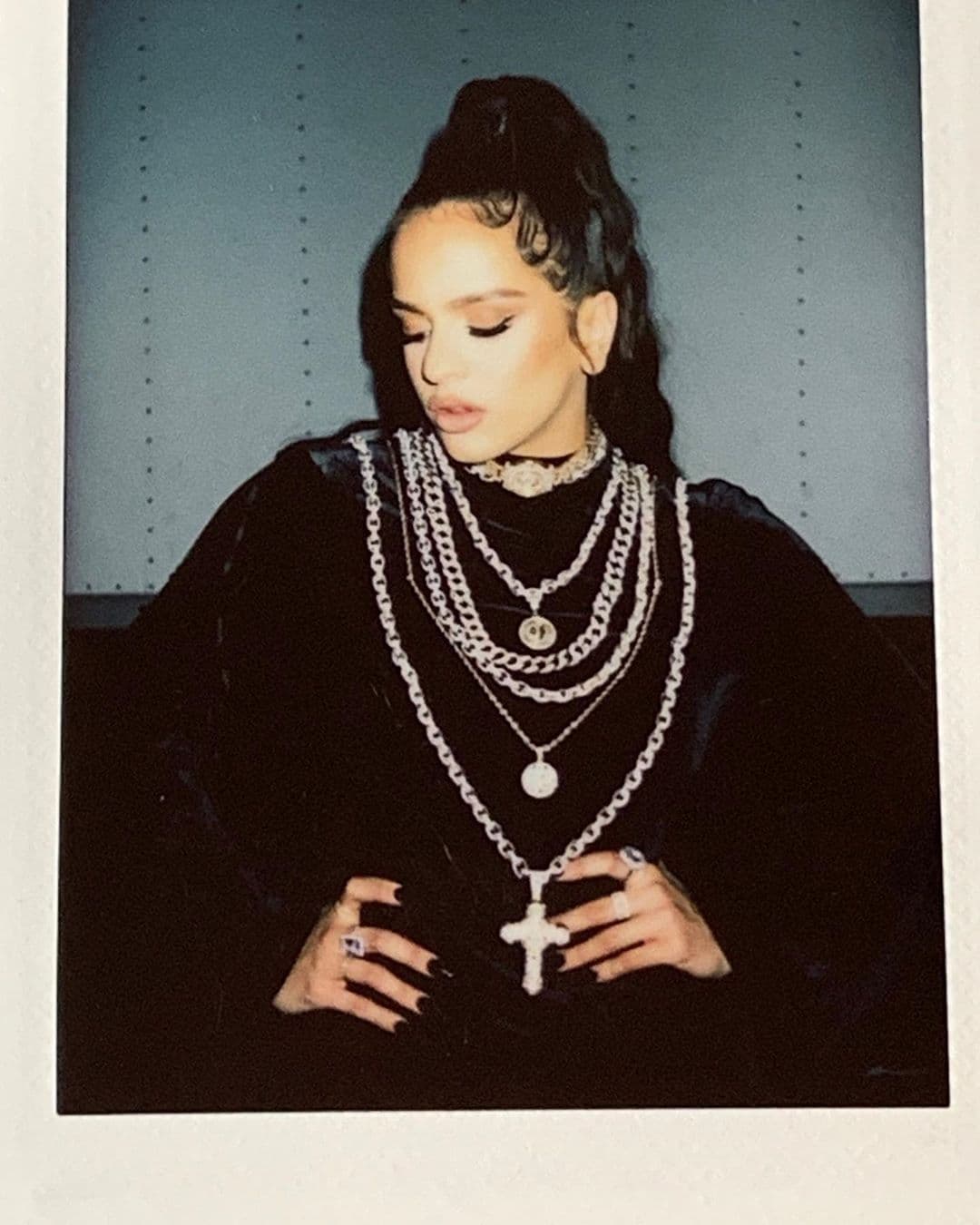 Otro look controversial es el de los “baby hairs”, que consiste en peinar los pequeños cabellos alrededor del rostro con gel y es usado principalmente por las mujeres afroamericanas, por lo que ha sido tachado de una moda que cae en apropiación cultural.