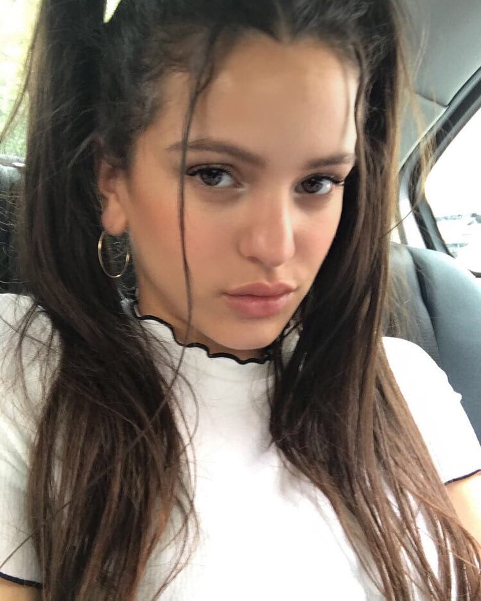 Su popularidad ha ido creciendo desde que hizo su colaboración con J Balvin. En Instagram ha superado los 9.7 millones de seguidores, y pronto podría convertirse en la artista española con mayor renombre en las redes sociales.