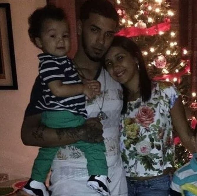 Sin embargo, en el 2016, Anuel estuvo en el ojo de la tormenta, luego de que fue condenado a estar 30 meses en la cárcel tras ser acusado por posesión de armas.
<br>