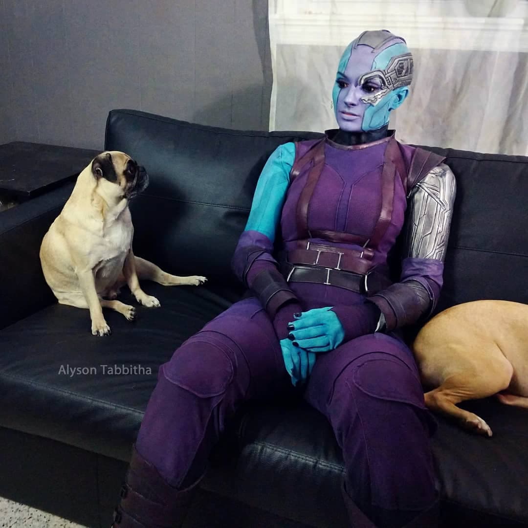 Esta Nébula hace que más de uno voltee de nuevo para asegurarse de que no se trata de una escena de la película... luego recuerdas que en 'Guardianes de la Galaxia' no hay pugs.