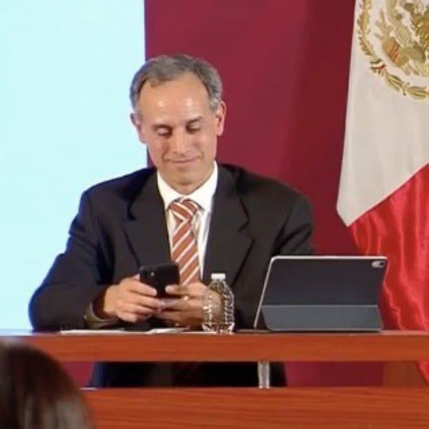 Así reaccionó López Gatell al ver cómo te quedas en casa.