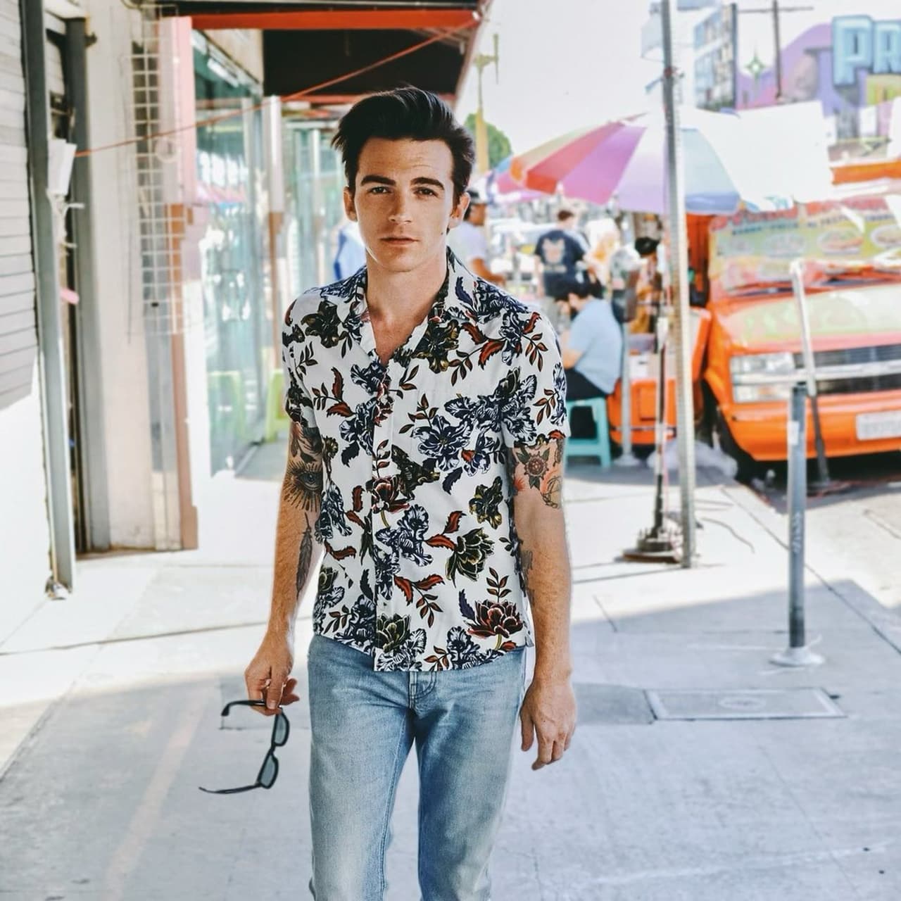 Drake Bell aparece presuntamente drogándose con óxido nitroso.