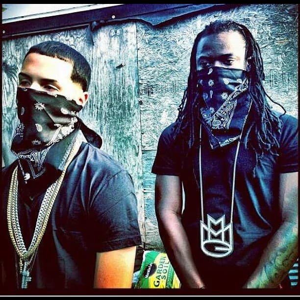 Como solista, en el 2011 lanzó “Demonia”, lo cual sería el inicio de una exitosa carrera, llena de altibajos. Un año después estrenó temas como “No Se Enamora” o “Death Before Dishonor”. Sin embargo, su popularidad comenzó a despegar cuando en el 2014, con el apoyo de Ñengo Flow y Ozuna, con temas como “Esclavo De Tu Cuerpo” y “Street Poem”.